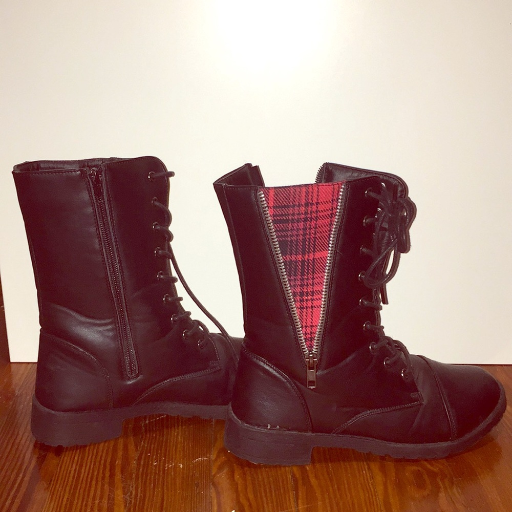 Girls/women’s combat boots